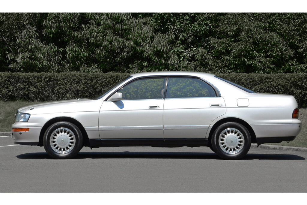 9th generation Toyota Crown