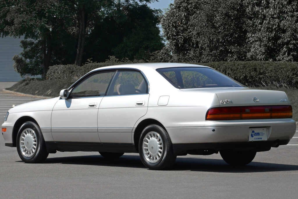 9th generation Toyota Crown