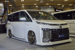 Toyota Voxy customized by KUHL RACING