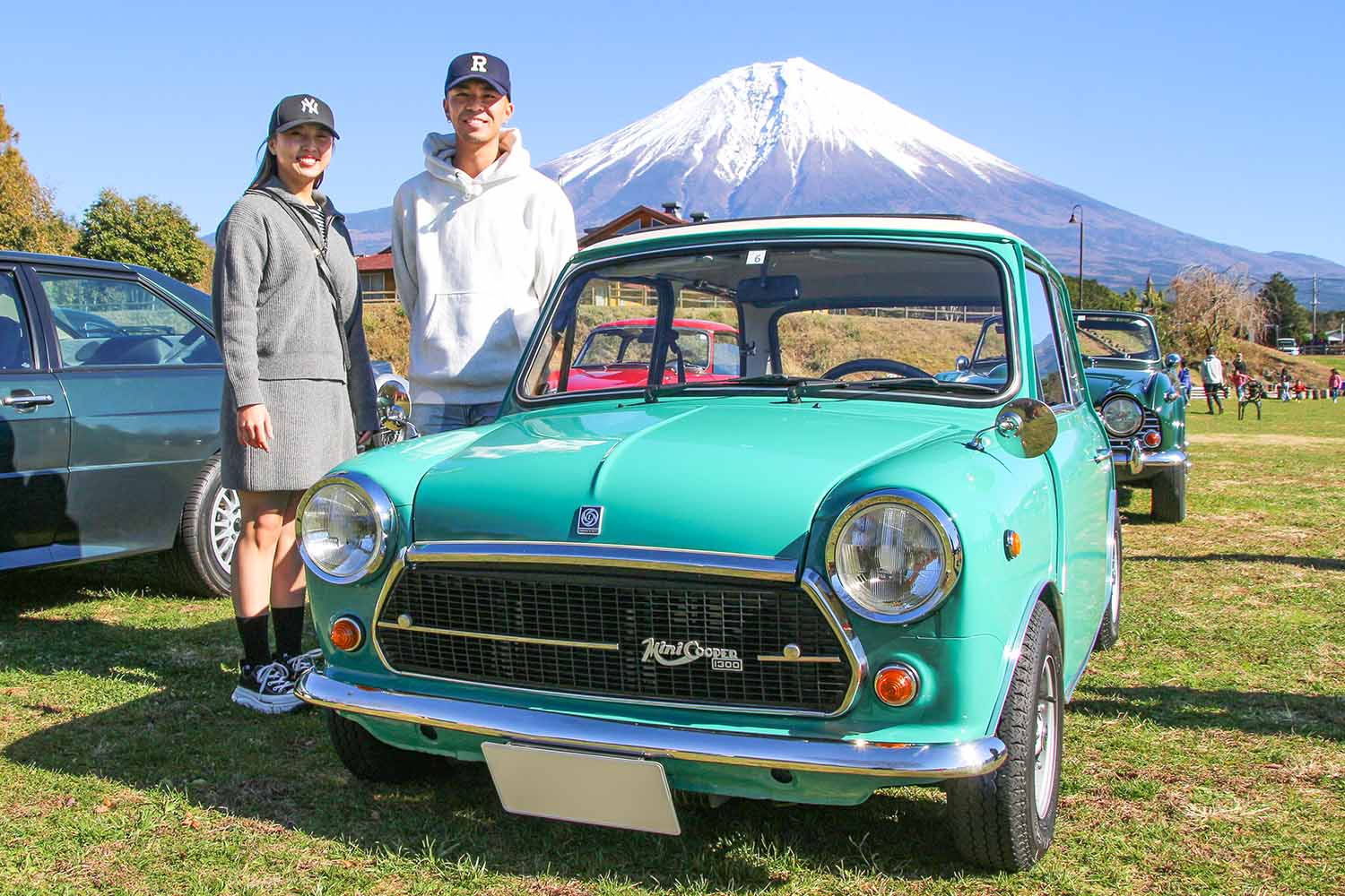 generation-z-youth-falls-in-love-with-a-1975-mini-cooper-auto-messe