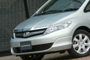 Honda's station wagon 'Airwave' introduced in 2005