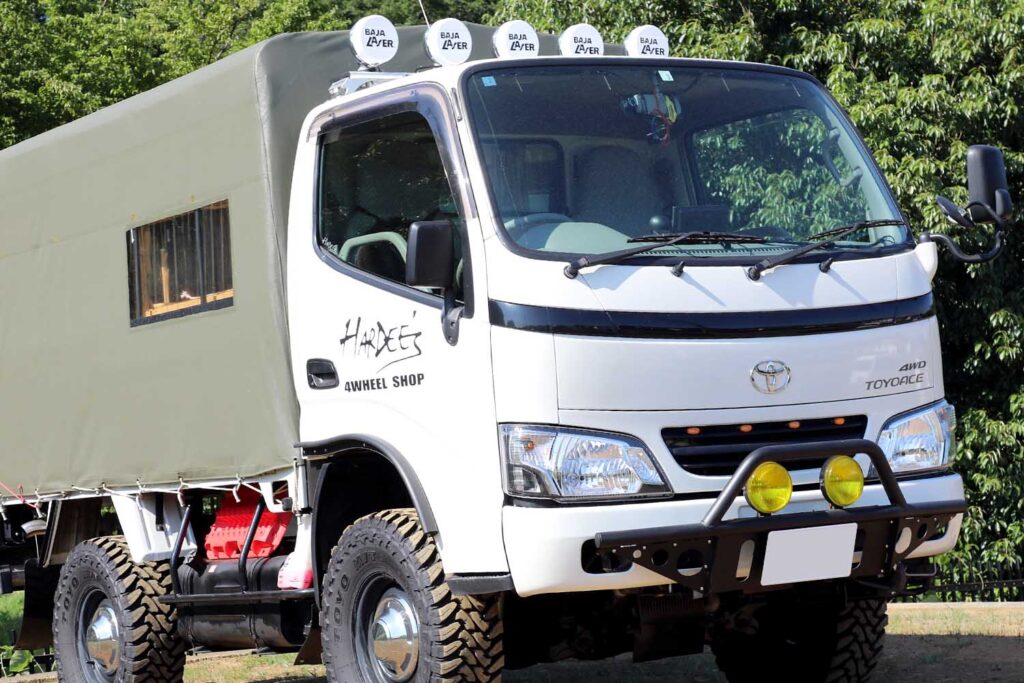 Toyota Toyoace, a wild camper customized in the style of the Japan Self-Defense Forces