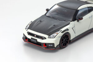 1/43 scale Nissan 