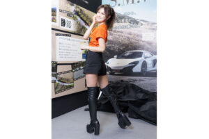Companions decorated the booths at the Osaka Auto Messe