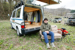 Mr. Sugiyama customized a Nissan Vanette Van, an OEM Mazda Bongo, to DIY van-life specifications