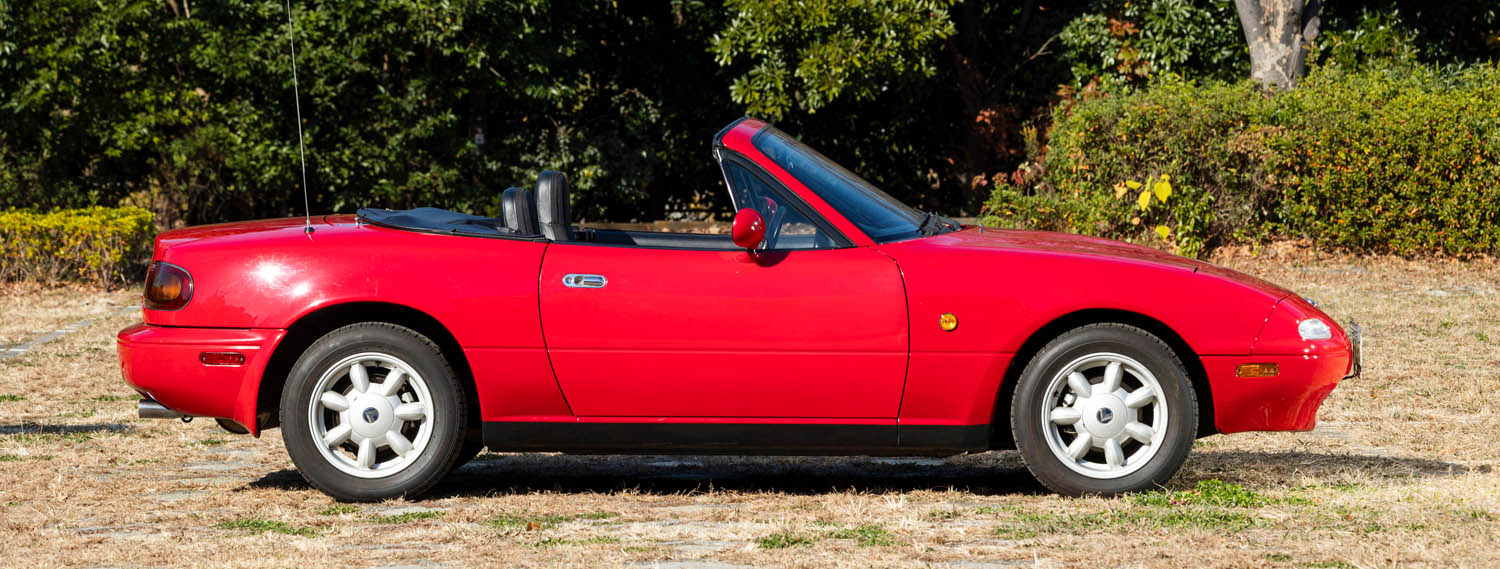 Classic Charm: A Journey Through the Mazda Eunos Roadster’s Timeless Appeal