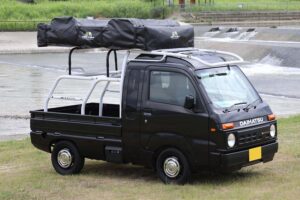 GARAGE ILL proposes an overlander style for Daihatsu's kei-truck Heijet