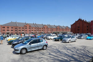 Yokohama Red Brick Warehouse, lined with about 100 beloved cars of young people under 35 years old