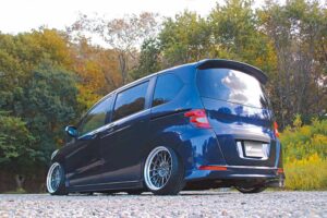 Honda Freed: One-off combination of BMW 1 Series bumper and stock bumper