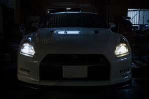 The left side is VELENO's LED bulb, and the right side is the HID bulb that was originally installed