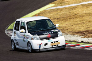 Mr. Otsuka's Daihatsu Esse competing in the Tohoku 660 Championship