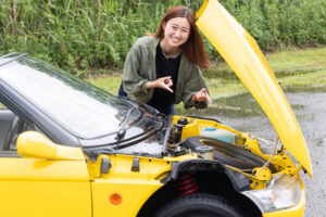 Ms. Rami Sasaki test drives 1993 Honda Beat