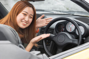 Ms. Rami Sasaki test drives 1993 Honda Beat