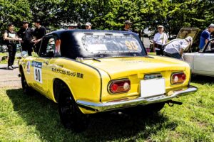 Honda S800 with students of Honda Technical College Kanto