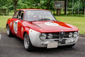 Introduction of Alfa Romeo “2000GTV” by Italian job organizer