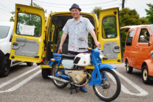 2006 Renault first generation “Kangoo” and a Bridgestone Moped Champion Deluxe